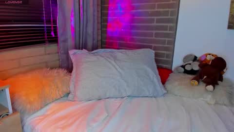 liam online show from 12-21-25, 03:46