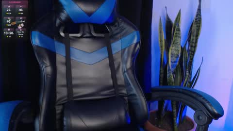 Snapshot of liam_ruiz_ chatting on 10-22-25, 04:57 Liam online show from 10-22-25, 04:57