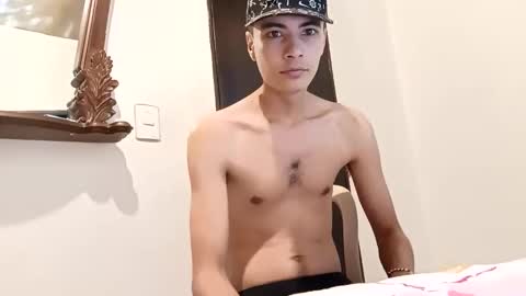 liam_smith00 online show from 03-03-25, 08:11