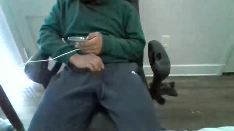 liamk121 online show from 12-19-25, 03:46