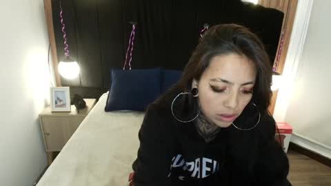 L I A M O N R O E online show from 04-11-26, 11:58