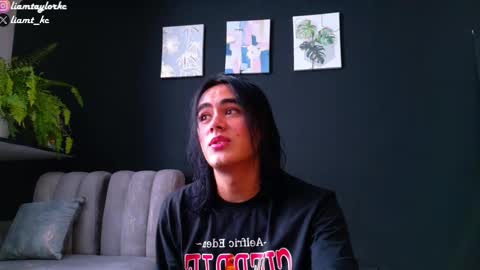 Snapshot of liamtaylor_ chatting on 02-21-25, 01:00 Tell me Liam online show from 02-21-25, 01:00