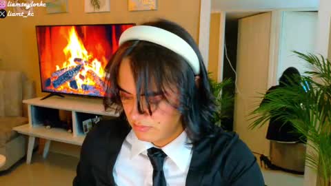 Snapshot of liamtaylor_ chatting on 10-01-25, 04:18 Tell me Liam online show from 10-01-25, 04:18