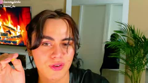 Snapshot of liamtaylor_ chatting on 10-23-25, 04:56 Tell me Liam online show from 10-23-25, 04:56