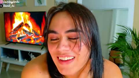 Snapshot of liamtaylor_ chatting on 10-31-25, 04:02 Tell me Liam online show from 10-31-25, 04:02