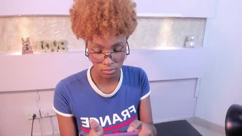 LiannaDixon online show from 12-15-24, 02:59