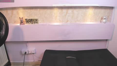 LiannaDixon online show from 12-23-24, 02:28