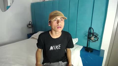 lianross  online show from 10-04-25, 03:59