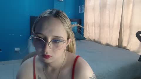 Snapshot of liaroberts1 chatting on 10-28-25, 11:58 Lia Roberts online show from 10-28-25, 11:58