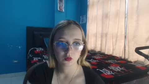 Snapshot of liaroberts1 chatting on 11-24-25, 12:16 Lia Roberts online show from 11-24-25, 12:16