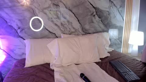 Lia Tompson online show from 11-12-25, 07:57