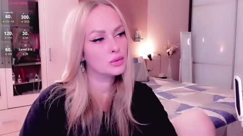 Snapshot of libby_nora chatting on 10-08-25, 10:46 Libby online show from 10-08-25, 10:46