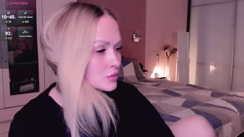 Snapshot of libby_nora chatting on 10-15-25, 09:09 Libby online show from 10-15-25, 09:09