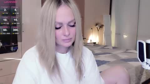 Snapshot of libby_nora chatting on 10-23-25, 11:53 Libby online show from 10-23-25, 11:53