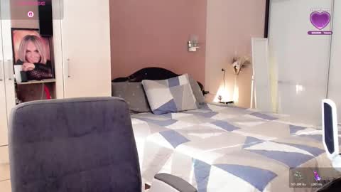 Snapshot of libby_nora chatting on 10-27-25, 09:57 Libby online show from 10-27-25, 09:57