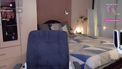 Snapshot of libby_nora chatting on 10-28-25, 10:52 Libby online show from 10-28-25, 10:52