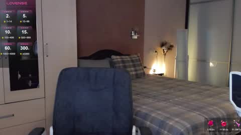 Snapshot of libby_nora chatting on 11-06-25, 10:27 Libby online show from 11-06-25, 10:27