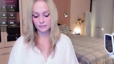 Snapshot of libby_nora chatting on 11-08-25, 10:15 Libby online show from 11-08-25, 10:15