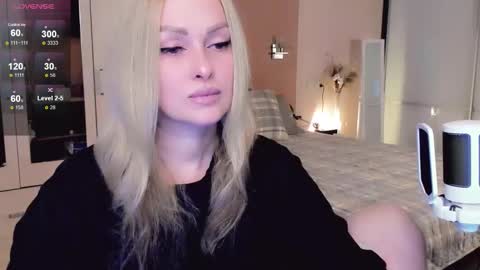 Snapshot of libby_nora chatting on 11-11-25, 10:15 Libby online show from 11-11-25, 10:15