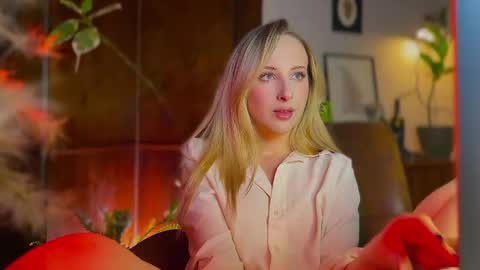 Snapshot of lierie chatting on 02-12-26, 06:14 its my birthday today so im offline but id be so happy if you felt like sending me a birthday love while im away online show from 02-12-26, 06:14