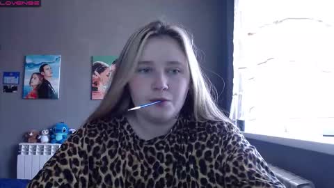Snapshot of light_lunaa chatting on 09-18-25, 06:59 light_lunaa online show from 09-18-25, 06:59