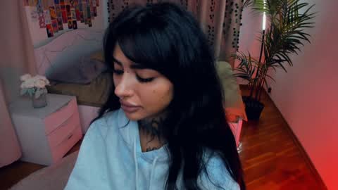 Snapshot of light_my_f1re chatting on 02-12-26, 06:19 Melissa online show from 02-12-26, 06:19