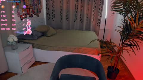 Snapshot of light_my_f1re chatting on 03-08-26, 06:17 Melissa online show from 03-08-26, 06:17