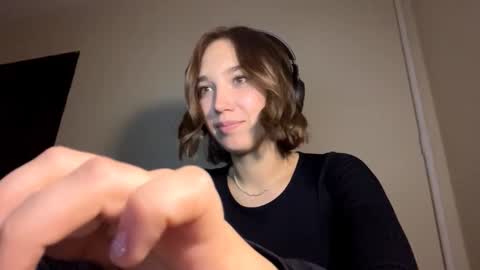 Snapshot of ligiabereda chatting on 10-30-25, 03:13 Bella online show from 10-30-25, 03:13