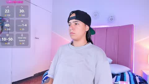 liiam_smith_ online show from 10-17-25, 01:46