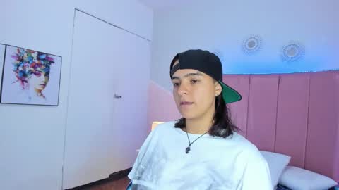 liiam_smith_ online show from 11-14-25, 01:32