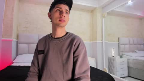 L I I A M online show from 02-04-25, 04:15