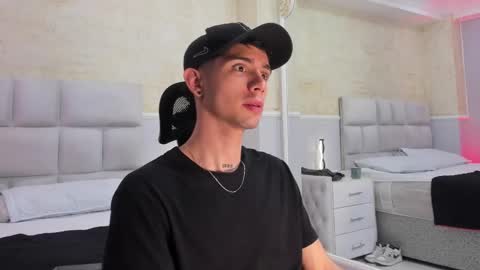 L I I A M online show from 02-04-25, 10:21