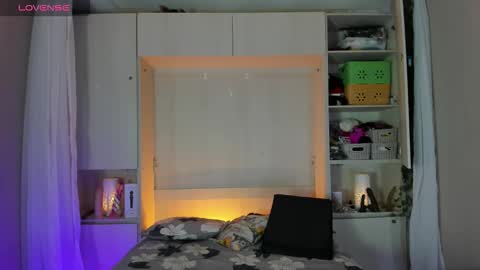 Snapshot of liiavega chatting on 03-31-26, 11:43 online show from 03-31-26, 11:43