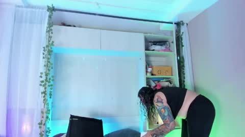 Snapshot of liiavega chatting on 04-11-26, 11:36 online show from 04-11-26, 11:36