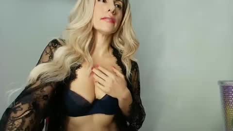 Mia                   Onlyfans link -  online show from 12-15-24, 04:29