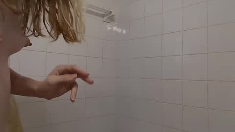 lil gemmie online show from 10-22-25, 05:56