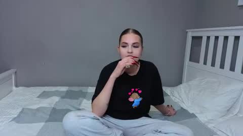 Emma online show from 10-03-25, 01:41