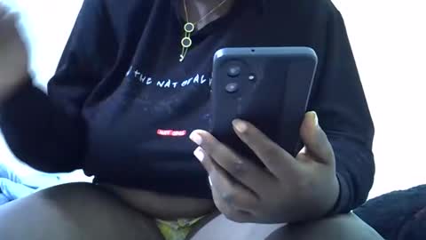 lil_miss23 online show from 12-21-25, 06:31