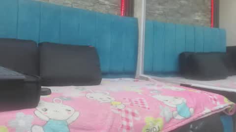 lil_rose2006 online show from 11-15-25, 04:47