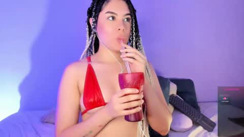 Snapshot of lil_swaay chatting on 02-11-25, 01:10 Lola online show from 02-11-25, 01:10
