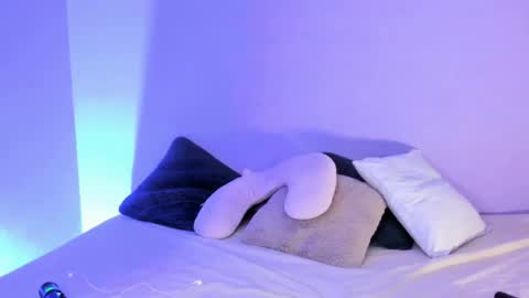 Snapshot of lil_swaay chatting on 03-10-25, 12:29 Lola online show from 03-10-25, 12:29