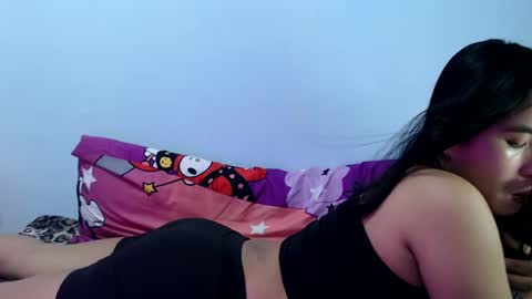 Snapshot of lil_sweetgirl4u chatting on 02-19-25, 10:09 lil_sweetgirl4u online show from 02-19-25, 10:09