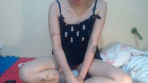 Snapshot of lil_sweetgirl4u chatting on 10-30-25, 10:10 lil_sweetgirl4u online show from 10-30-25, 10:10