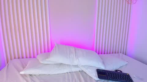 Snapshot of lila_cohen chatting on 12-15-24, 12:18 L I L A online show from 12-15-24, 12:18