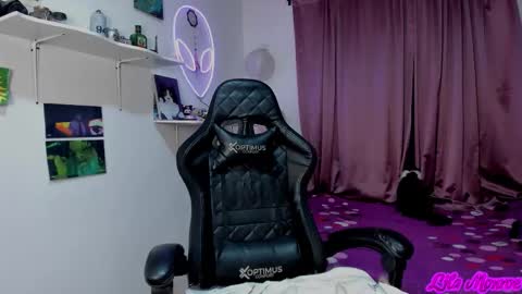 Snapshot of lilamonroe_ chatting on 02-10-26, 06:28 Lila 3 online show from 02-10-26, 06:28