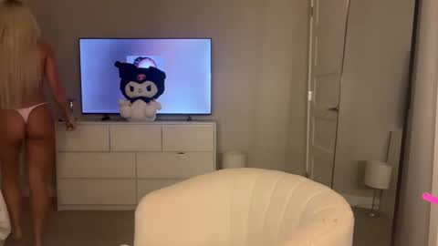 lilbbyliv online show from 09-17-25, 02:02