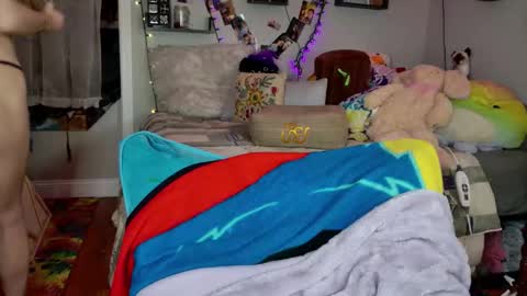 LilSquirt online show from 12-18-25, 07:42
