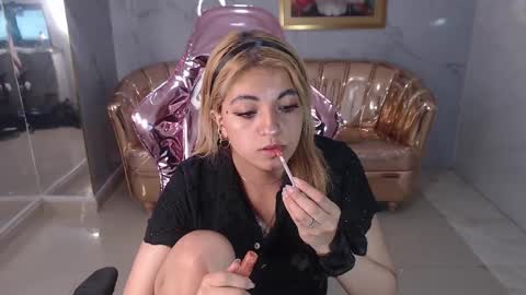 Lili online show from 02-25-25, 08:19