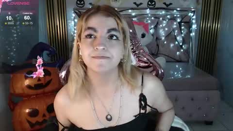 Lili online show from 10-08-25, 04:43