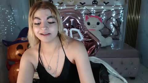 Lili online show from 10-14-25, 03:40